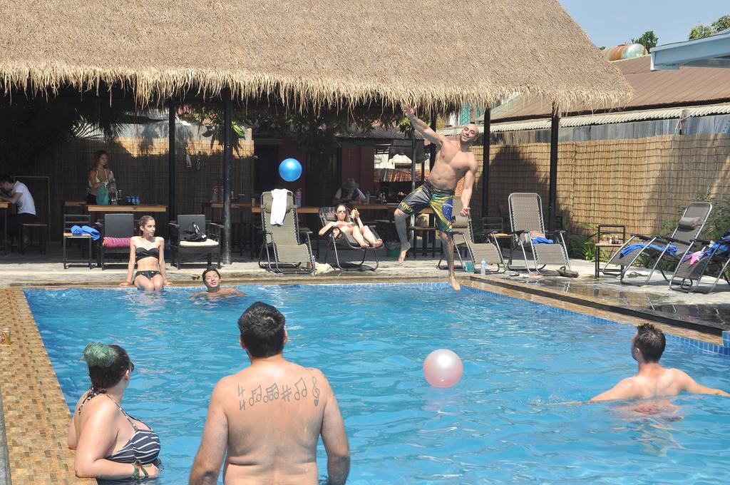 Pool Party Hostel Сиемрип Экстерьер фото